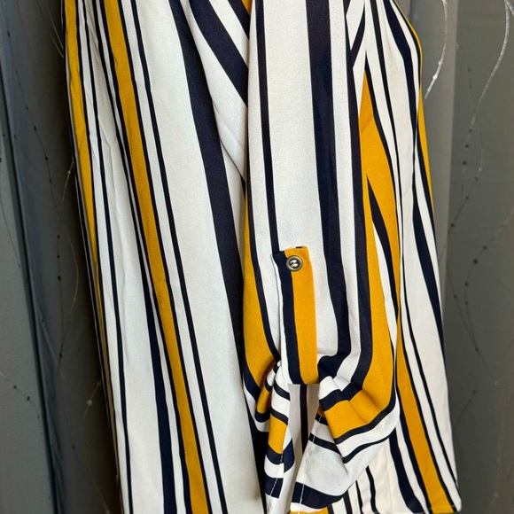 Lush Blouse Size Small - Picture 3 of 8
